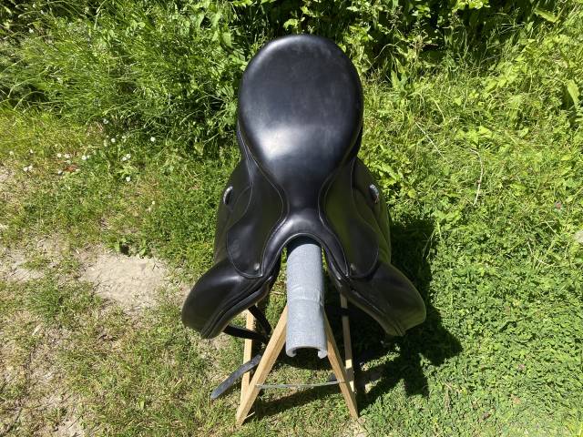 Sella da dressage Voltaire Design  18" - 2014