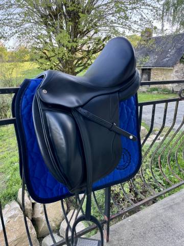 Sella da dressage CWD SE08 dressage  17.5" - 2018