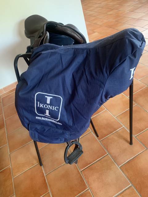 Sella da cross Ikonic  17.5" - 2023