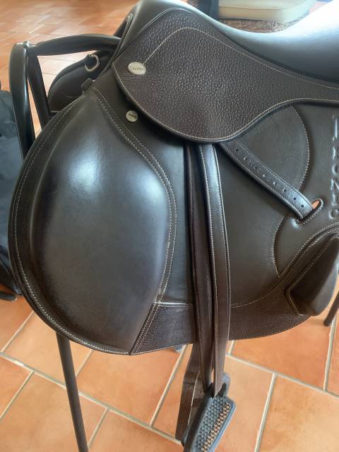 Sella da cross Ikonic  17.5" - 2023