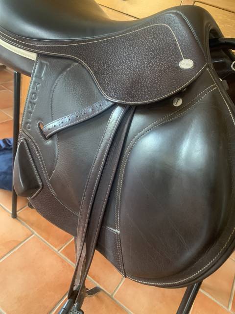 Sella da cross Ikonic  17.5" - 2023