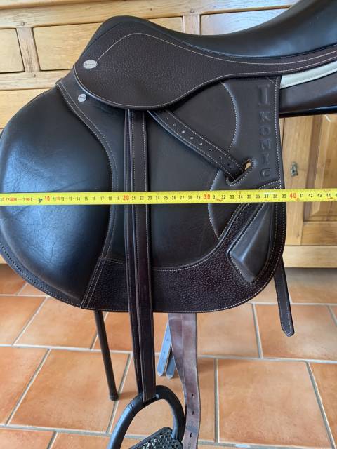 Sella da cross Ikonic  17.5" - 2023