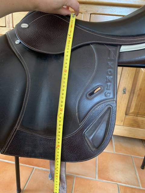 Sella da cross Ikonic  17.5" - 2023