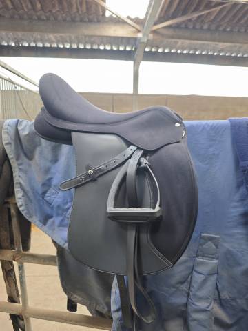 Sella mista Wintec 2000 wide 18" - 2024