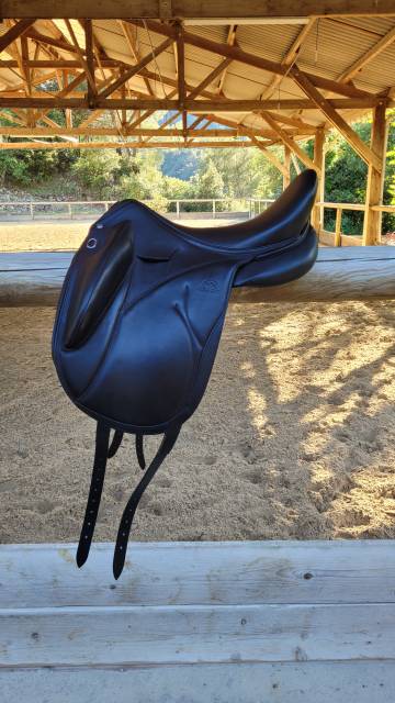 Sella da dressage Devoucoux  18" - 2021