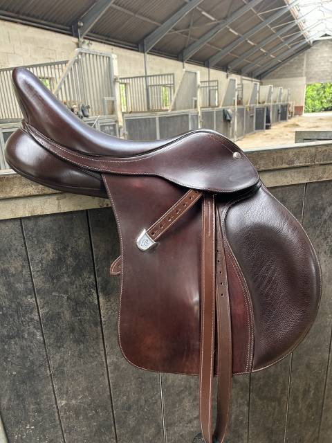 Sella mista Bates  17.5" - 2024