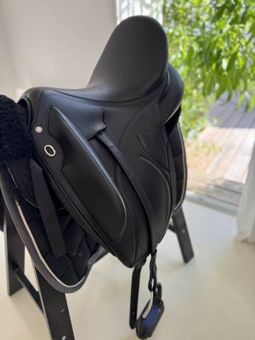 Sella da dressage Devoucoux  17.5" - 2024