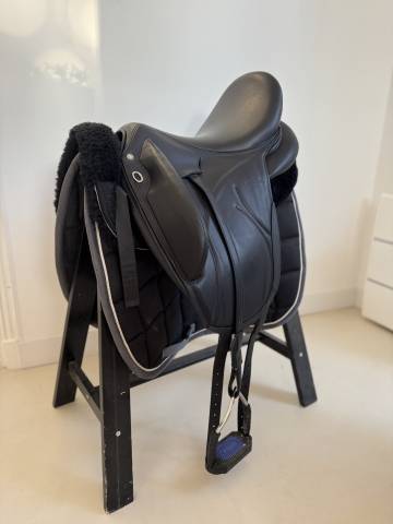 Sella da dressage Devoucoux  17.5" - 2024