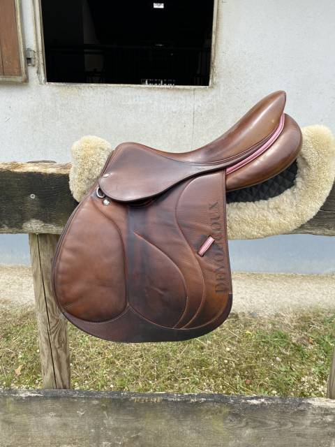Sella da salto ostacoli Devoucoux  17" - 2018