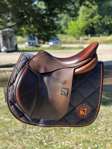 Sella da salto ostacoli Childeric  17.5" - 2018