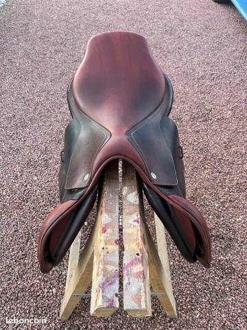 Sella da salto ostacoli CWD  17.5" - 2018