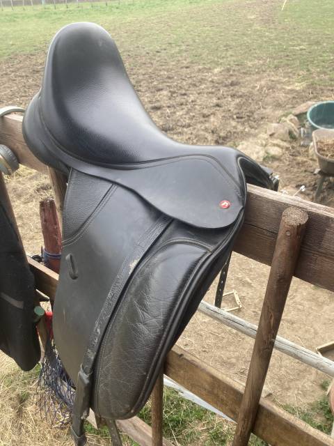 Sella da dressage Thorowgood   17.5" - 2021
