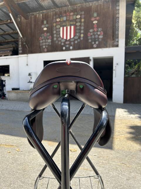 Sella da salto ostacoli Equipe  17" - 2021