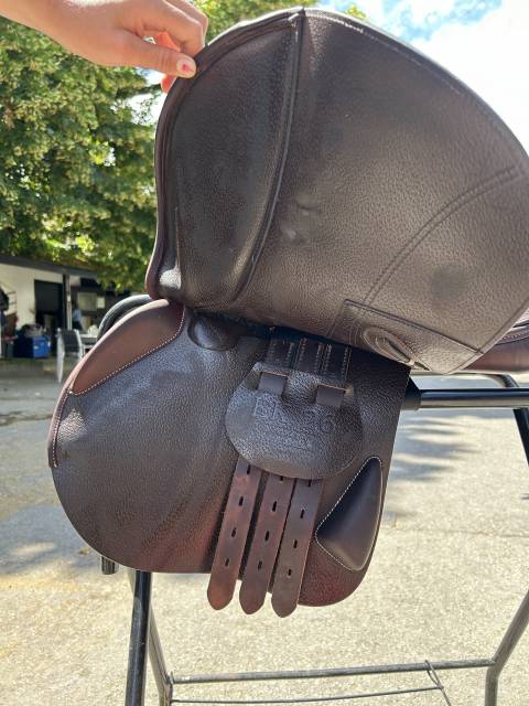 Sella da salto ostacoli Equipe  17" - 2021