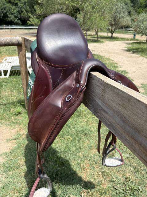 Sella da dressage Devoucoux  17.5" - 2023
