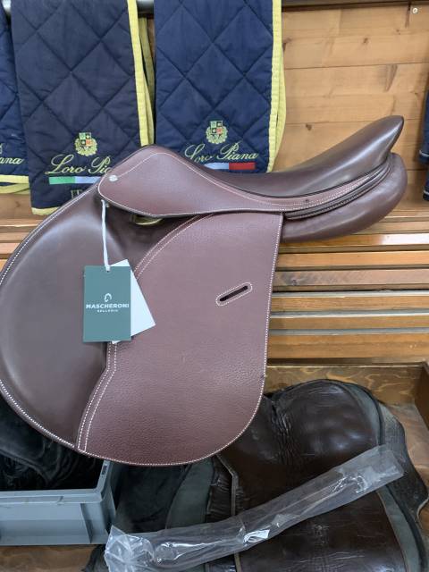 Vendo sella salto misura 17,5