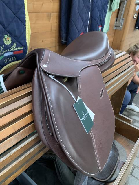 Vendo sella salto misura 17,5