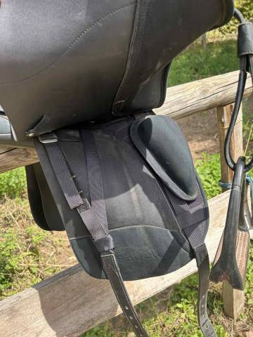 Sella da dressage Wintec  17" - 2023