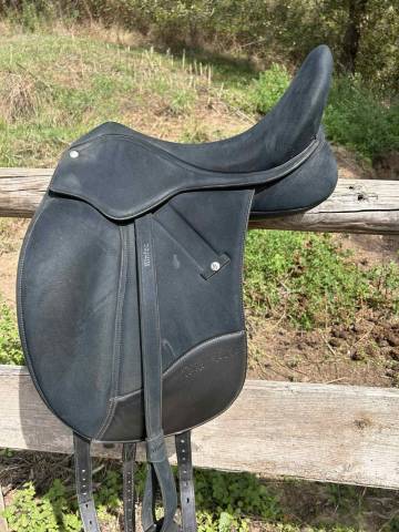 Sella da dressage Wintec  17" - 2023