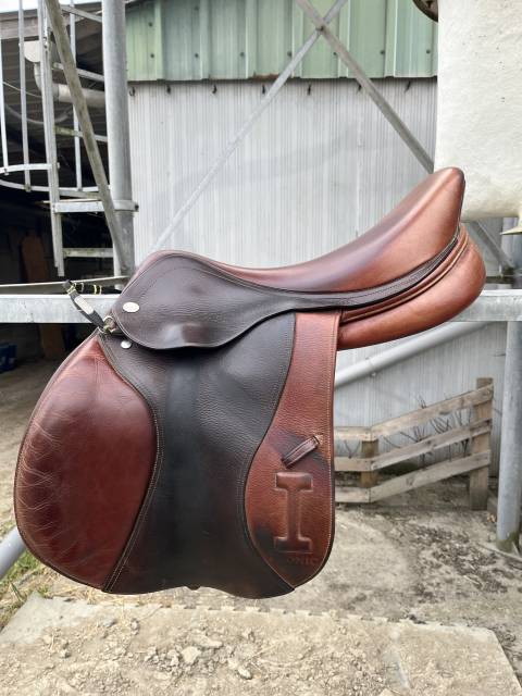 Sella da salto ostacoli Ikonic  17.5" - 2018