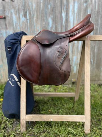 Sella da salto ostacoli Antar&egrave;s  17.5" - 2016