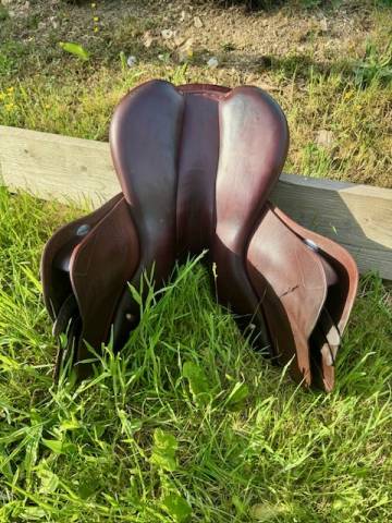 Sella da salto ostacoli Meyer  17.5" - 2022