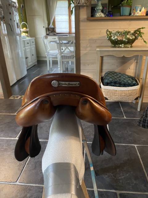 Sella da salto ostacoli Butet  17.5" - 2018