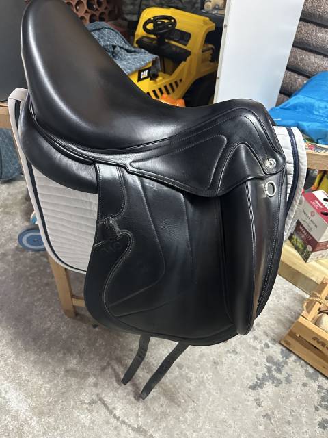 Sella da dressage CWD  18" - 2021
