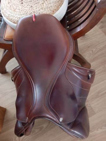 Sella da salto ostacoli Equipe  17.5" - 2017