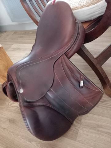 Sella da salto ostacoli Equipe  17.5" - 2017