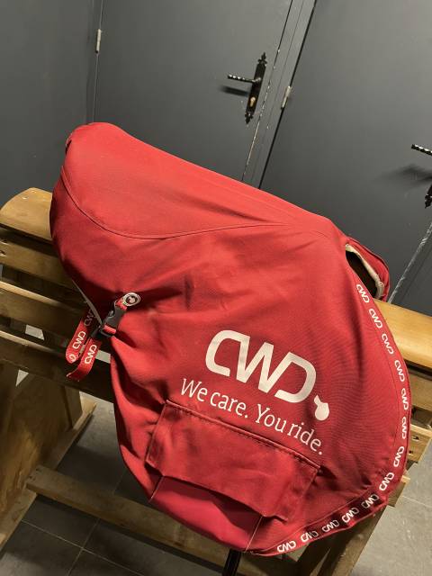 Sella da salto ostacoli CWD  17.5" - 2024