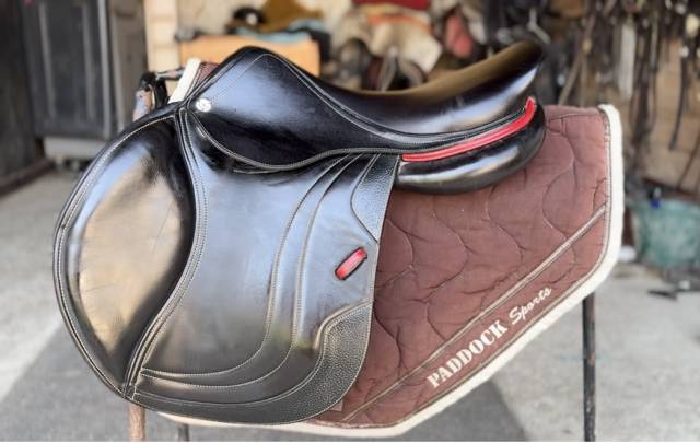 Sella da salto ostacoli CWD  17.5" - 2022