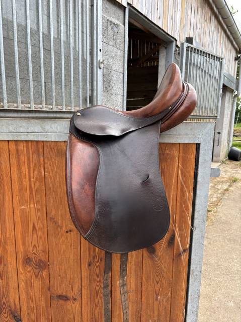 Sella da dressage Delgrange  16.5" - 2000