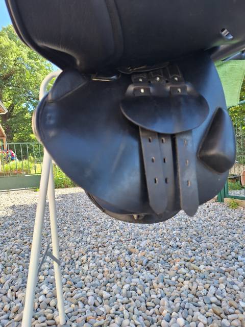 Sella da salto ostacoli Equipe  17" - 2012