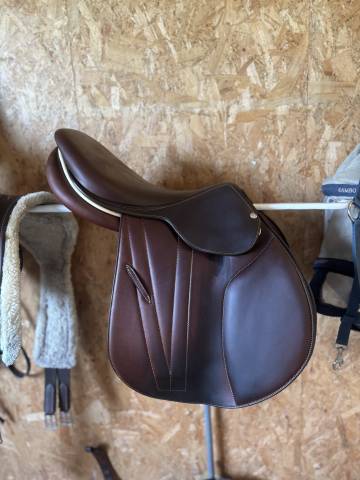 Sella da salto ostacoli Butet  17.5" - 2022