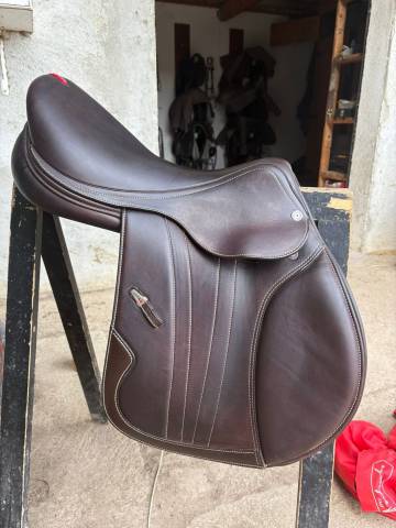 Sella da salto ostacoli Equipe  17.5" - 2022