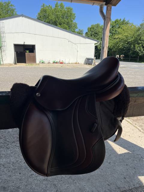 Sella da salto ostacoli CWD  17" - 2020