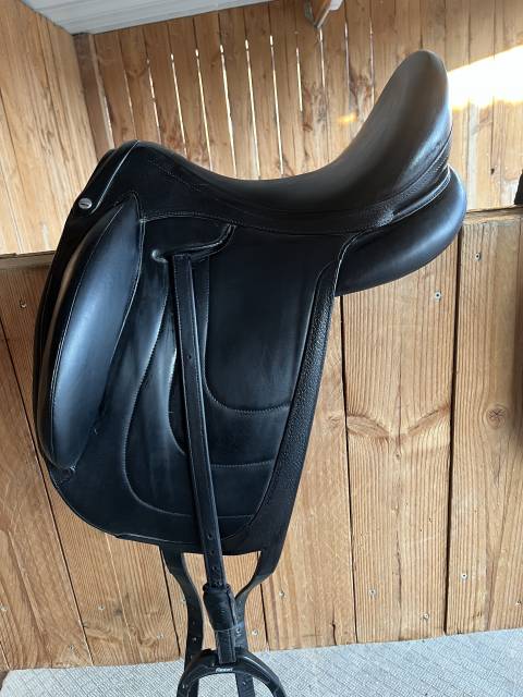 Sella da dressage Devoucoux  17.5" - 2022