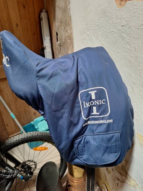 Sella da dressage Ikonic  17.5" - 2024