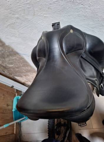 Sella da dressage Ikonic  17.5" - 2024