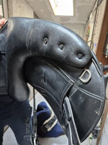 Sella da dressage Ikonic  17.5" - 2024