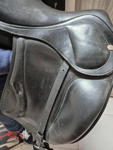 Sella da dressage Ikonic  17.5" - 2024