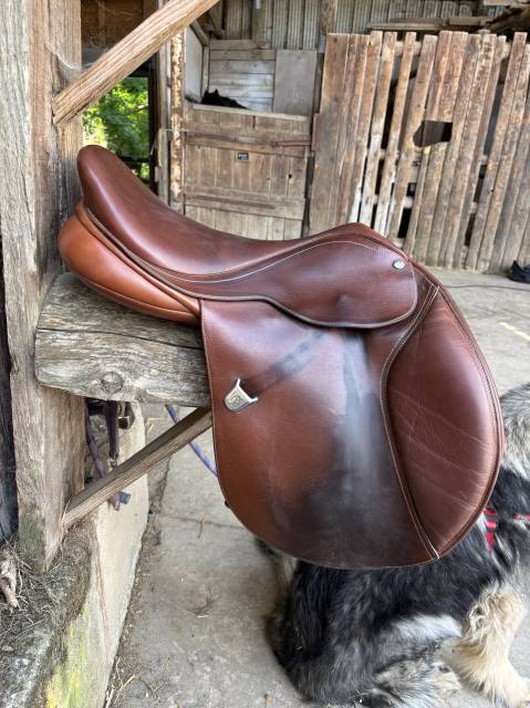 Sella da salto ostacoli Bates  17" - 2017