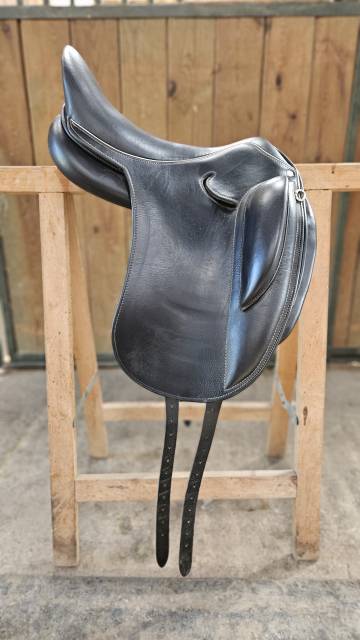 Sella da dressage   16.5" - 2022