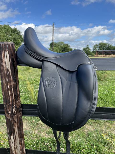 Sella da dressage Forestier  17.5" - 2023