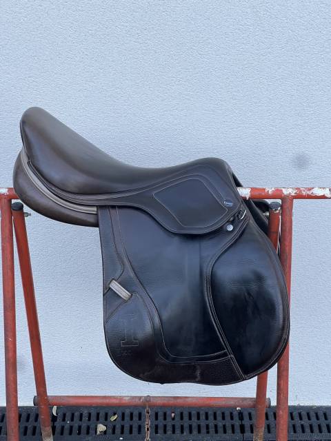 Sella da salto ostacoli Ikonic  17.5" - 2019