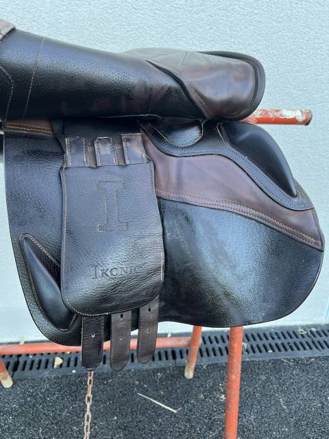 Sella da salto ostacoli Ikonic  17.5" - 2019