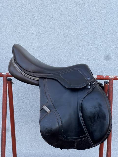 Sella da salto ostacoli Ikonic  17.5" - 2019