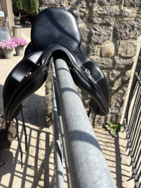 Sella da dressage Devoucoux  17" - 2018