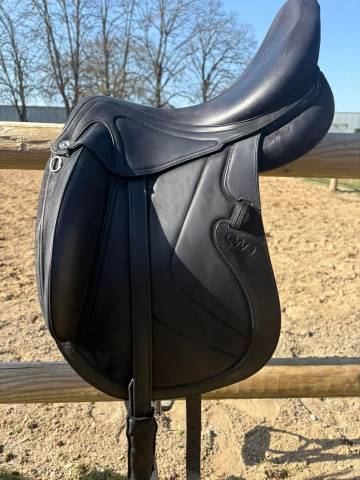 Sella da dressage CWD  17.5" - 2024